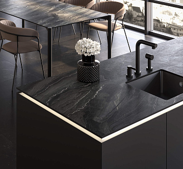 8111/Pt Azurita black HPL Compact elga